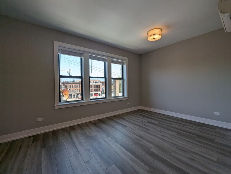 Building Photo - 3939 N Janssen Ave