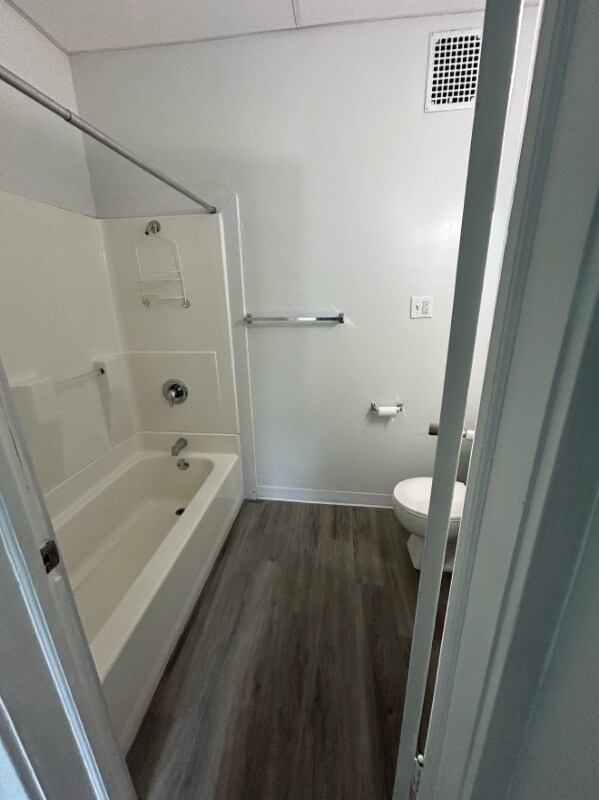 Building Photo - 416 Main Ave N