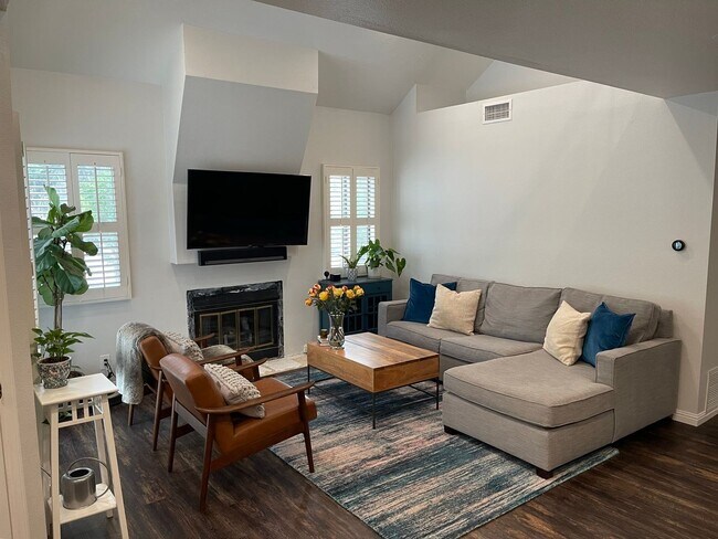 Building Photo - **Coming Soon** 2-Level Loft Condo with Re...