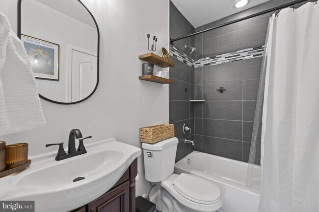 Building Photo - 1363 Childress St NE