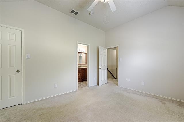 Building Photo - 9701 Thorncliff Dr
