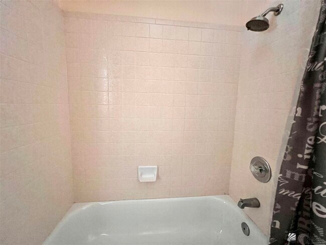 Building Photo - 2045 S 14th Ave