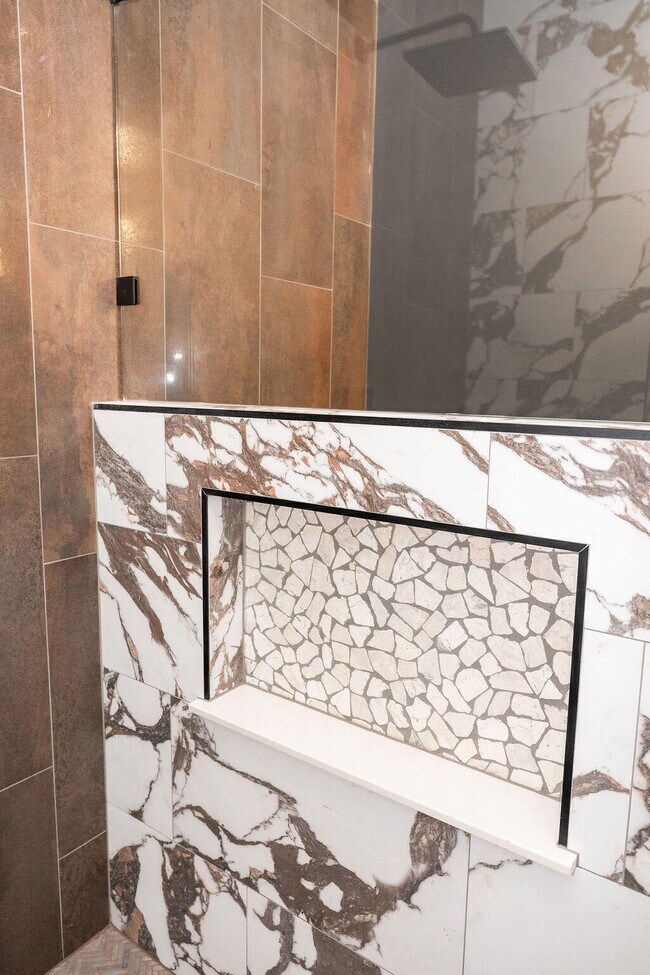 Building Photo - 275 S Limestone