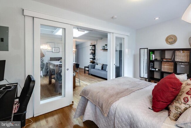 Building Photo - 1320 Pine St