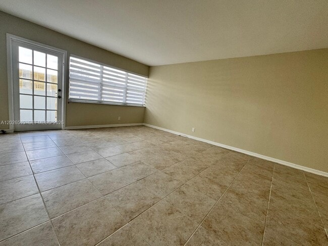 Building Photo - 401 Golden Isles Dr