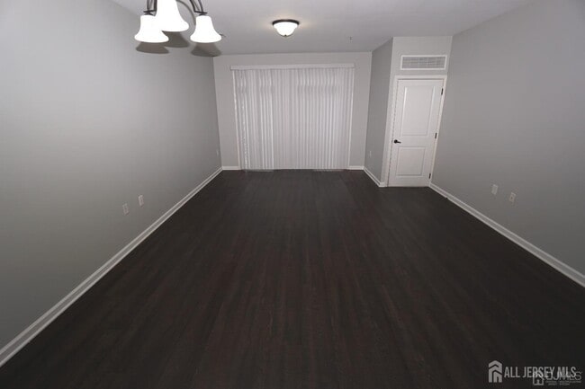 Building Photo - 475 Avenel St