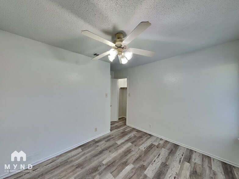 Building Photo - 1107 Peach Tree Cove