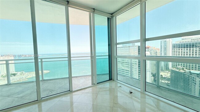 Building Photo - 950 Brickell Bay Dr