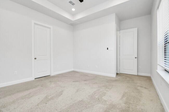 Building Photo - 1535 Park Path Dr