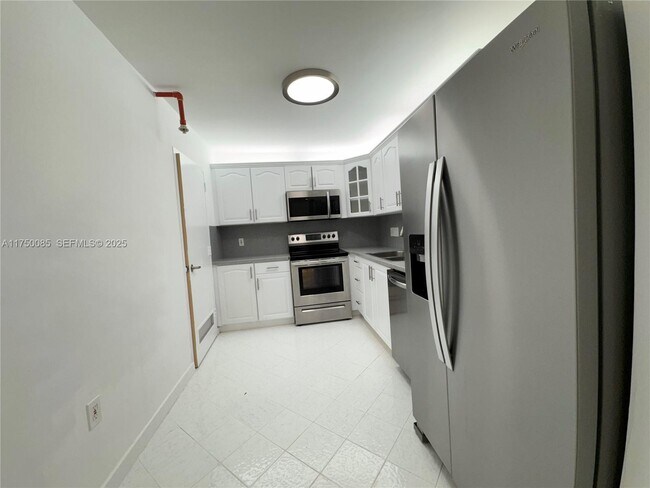 Building Photo - 400 Kings Point Dr