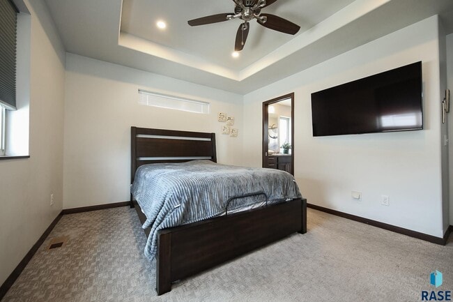 Building Photo - 2714 E Sunburst Dr
