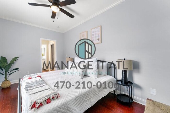 Building Photo - Cozy 3 bedroom house located one block from the Beltline!