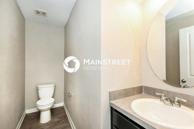 Building Photo - 3 Bedroom Pet-Friendly Home in Jacksonville, FL with Main Street Renewal