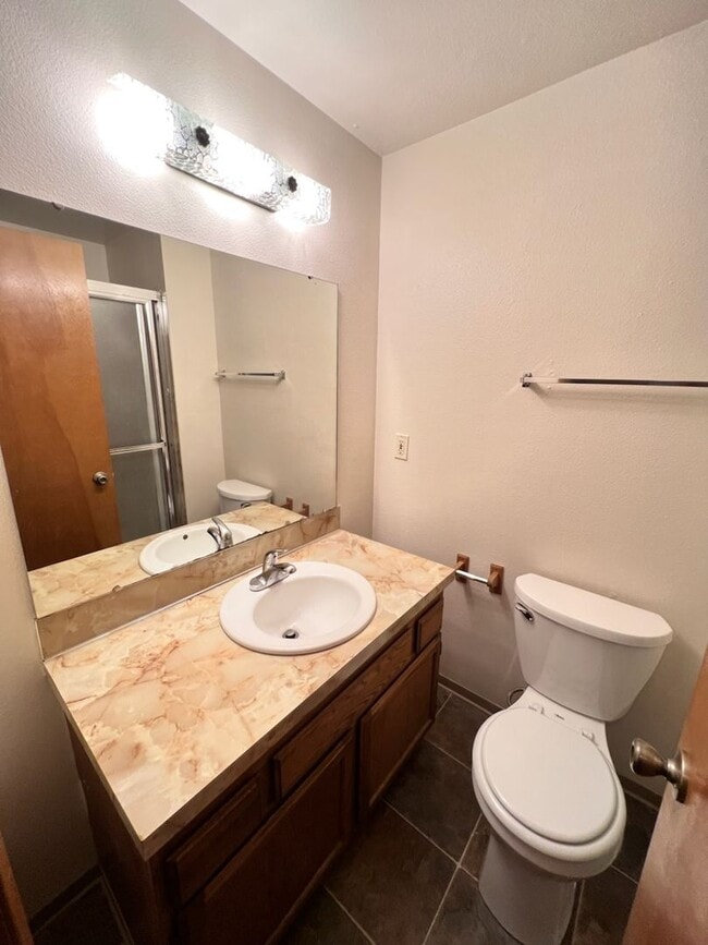 Building Photo - Oakbrook 2 Story 3 Bedroom home