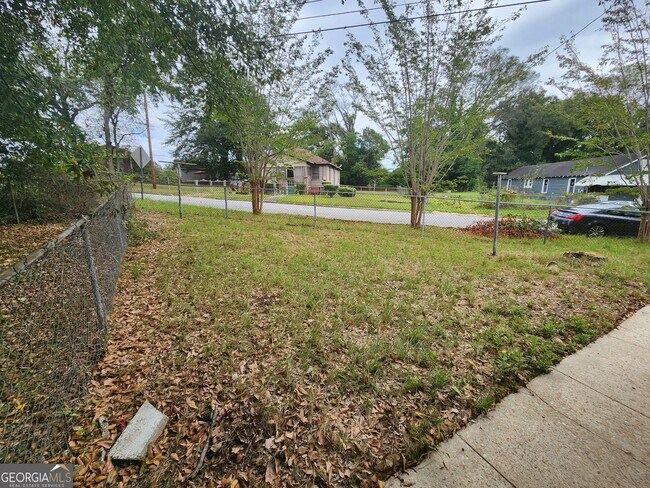 Building Photo - 2639 Willow St