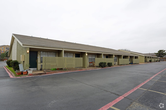Primary Photo - Peppermill Apartments