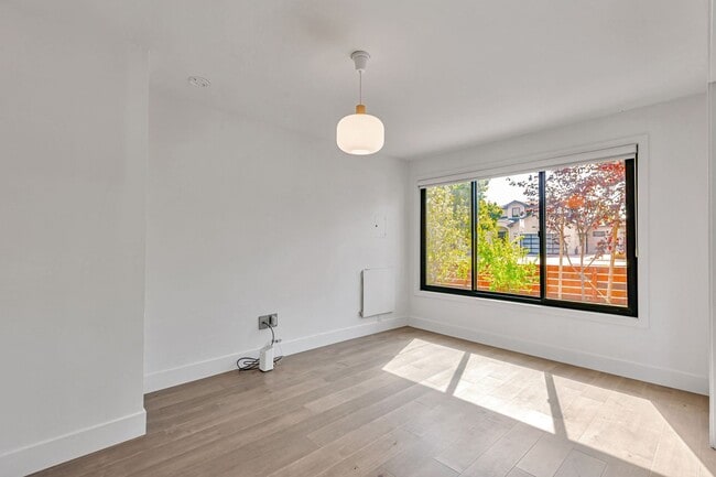 Building Photo - Remodeled Home in near Downtown Mountain View
