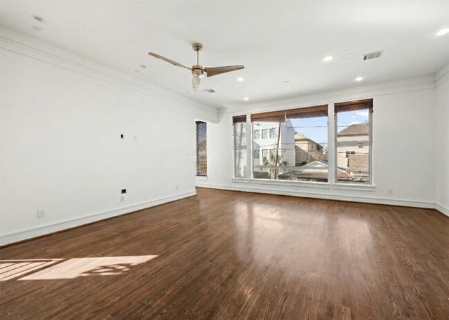 Building Photo - 5707 Schuler St