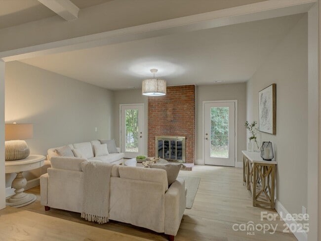 Building Photo - 2016 Wedgedale Dr