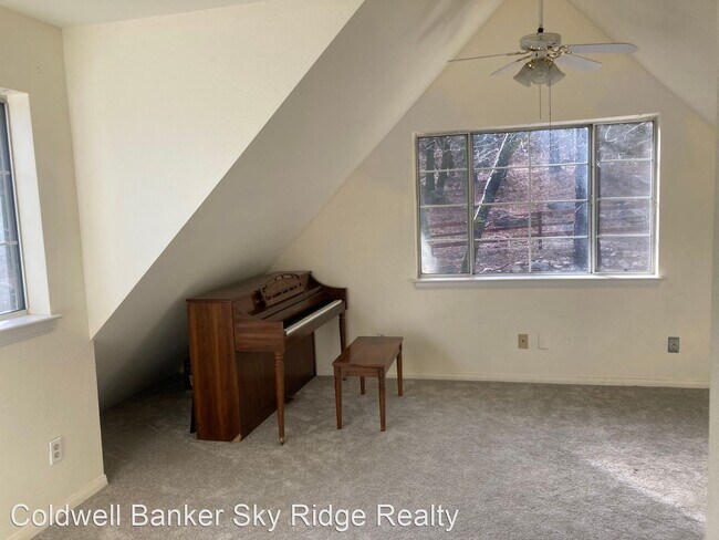 Building Photo - 4 br, 2 bath House - 27443 School Dr
