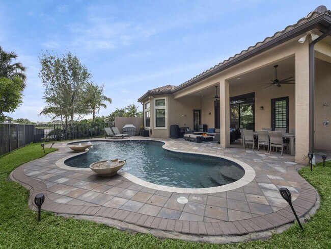 Building Photo - 9931 Bozzano Dr