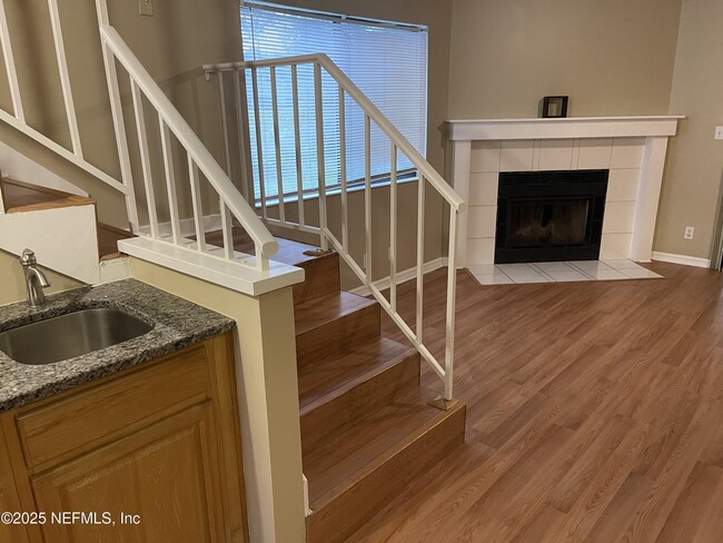 Building Photo - 7701 Baymeadows Cir W