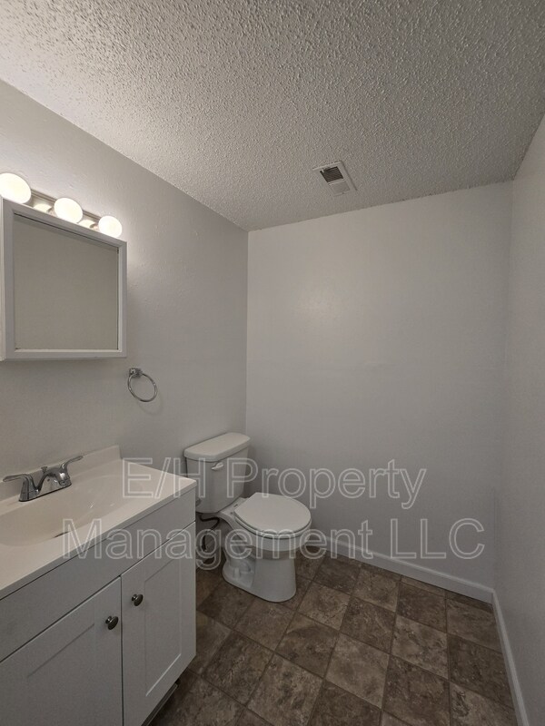 Building Photo - 8728 E Arthur Cir