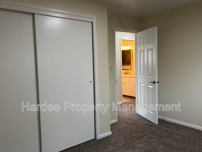 Building Photo - 2106 N 33rd St
