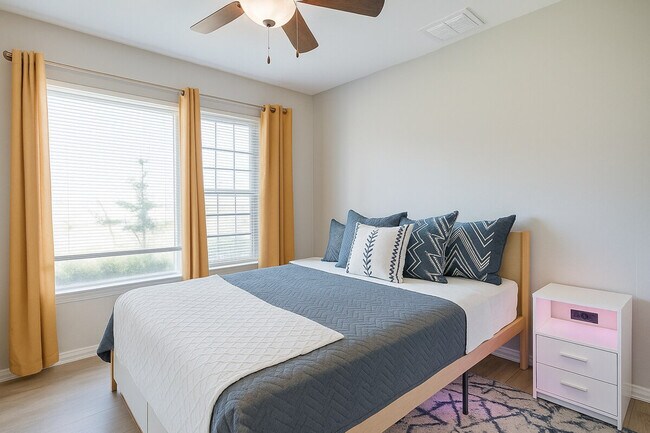 Building Photo - 218 Cactus St