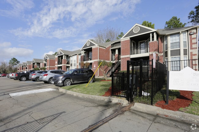 Building Photo - Westport