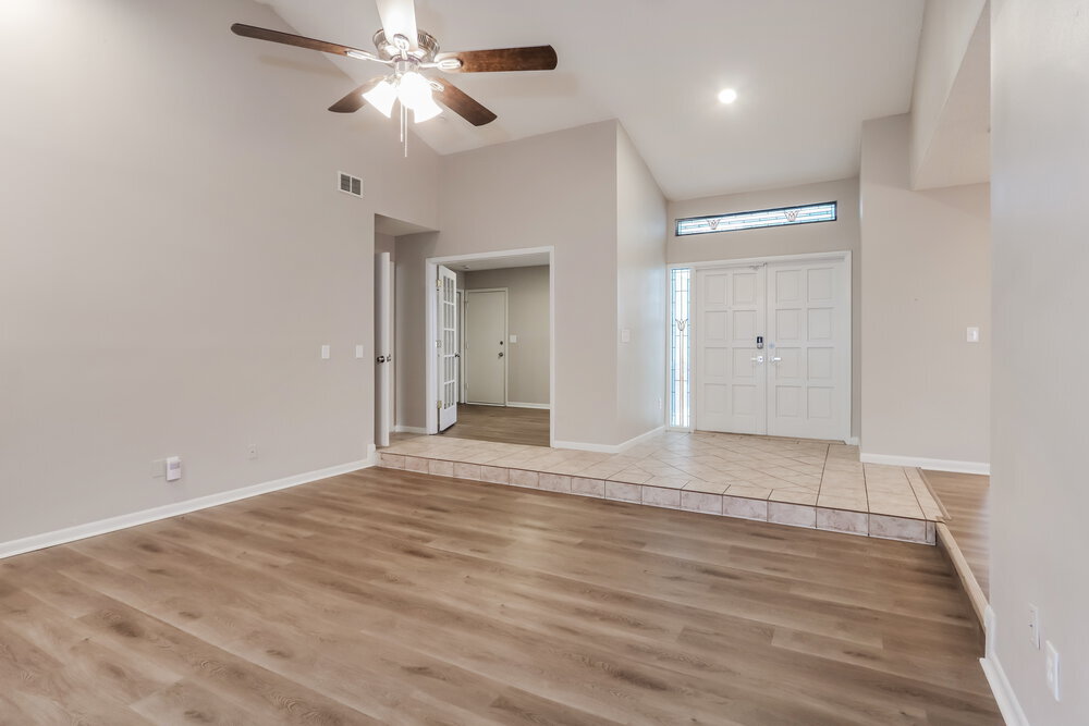 Building Photo - 11504 Robles Del Rio Pl
