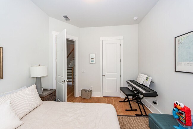 Building Photo - 3 Bedroom 3 Bath Single Family Home in Sab...