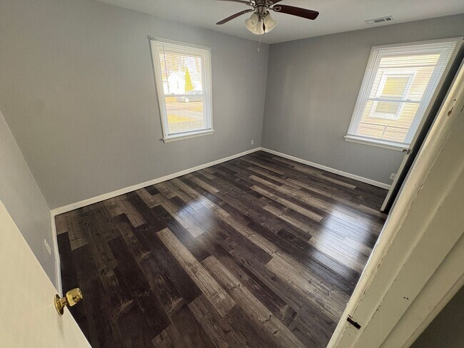 Building Photo - Cozy, energy efficient 2 bedroom home