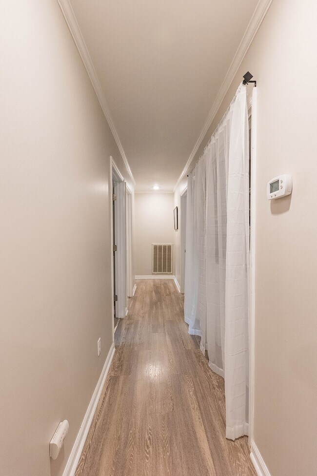 Building Photo - 210 Elliott Ct