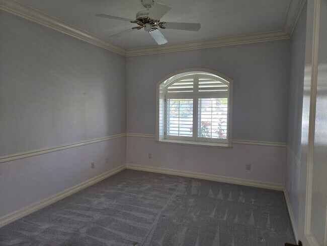 Building Photo - Luxurious home available immediately.