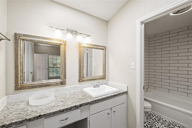 Building Photo - 2211 S Kirkwood Rd