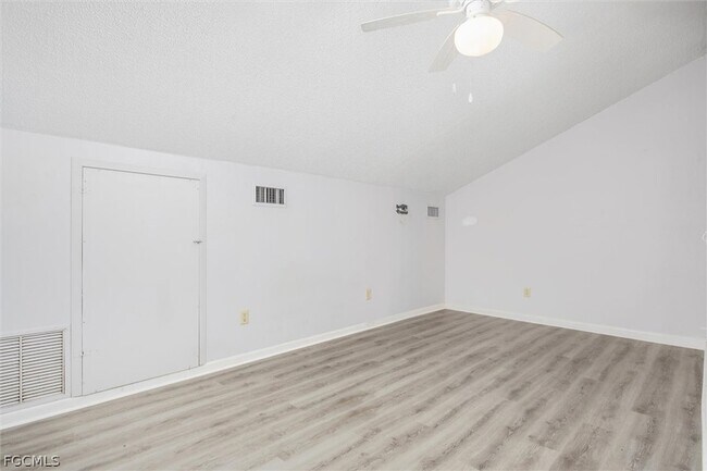 Building Photo - 7261 Albany Rd