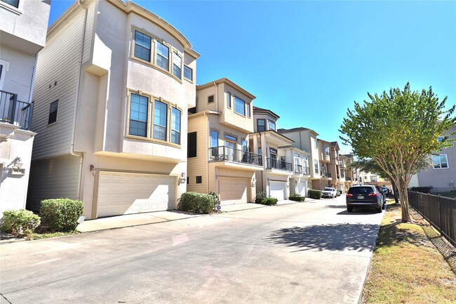 Building Photo - 3446 Clearview Villa Way