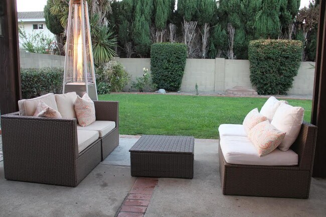 Building Photo - Gorgeous 4 Bedroom, 2 Bath in the Lovely Huntington Beach!