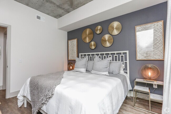 Building Photo - Walkable Living in Montrose - 1 Month Free!