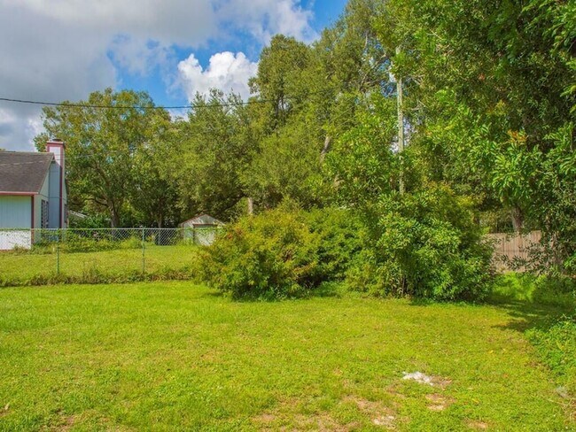 Building Photo - 7502 Pacific Ave