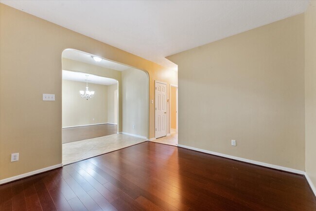 Building Photo - 23806 Spring Way Dr