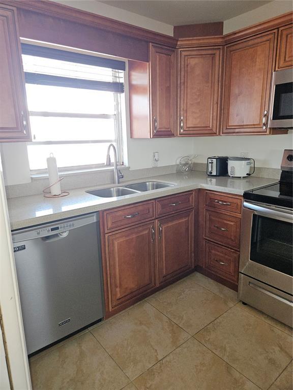 Building Photo - 9441 Live Oak Plz