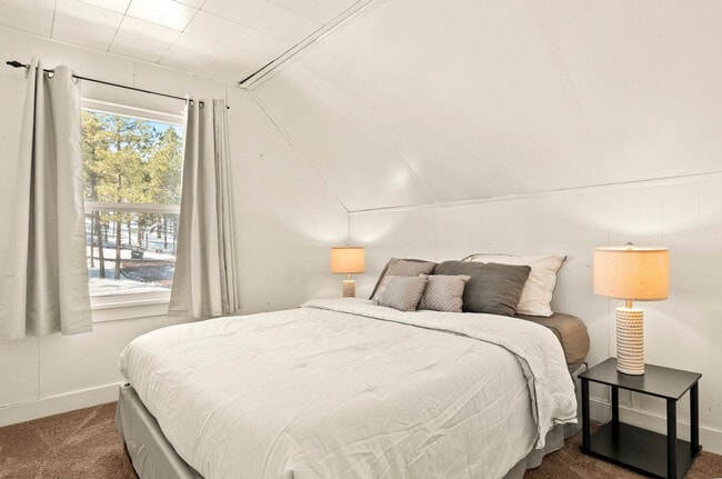 Building Photo - 4955 Hidden Hollow Rd