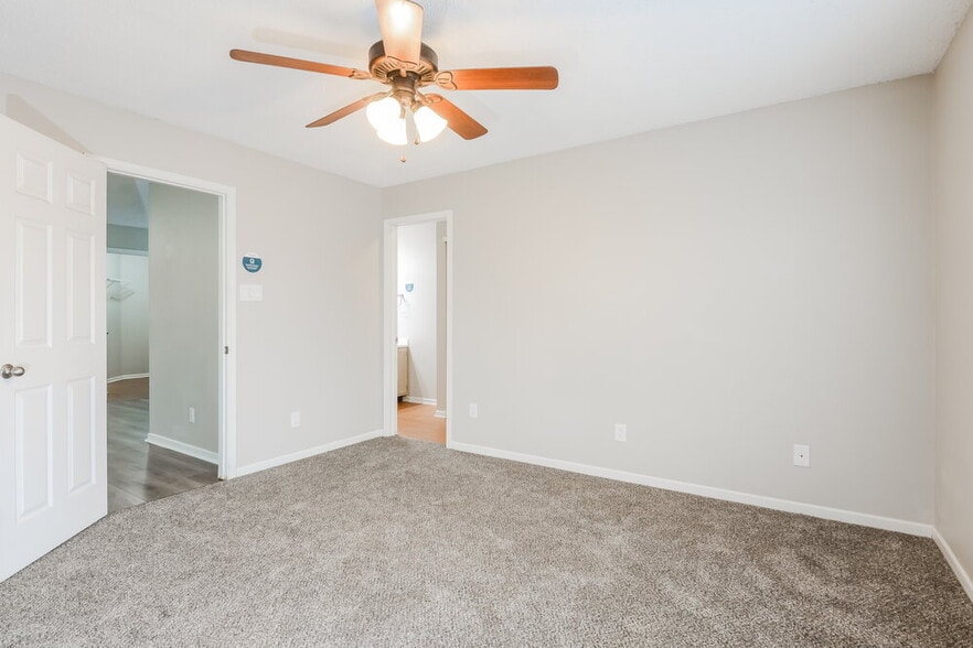 Building Photo - 35 Frostwood Ln