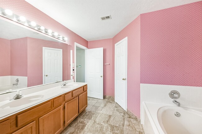 Building Photo - 7063 River Garden Dr