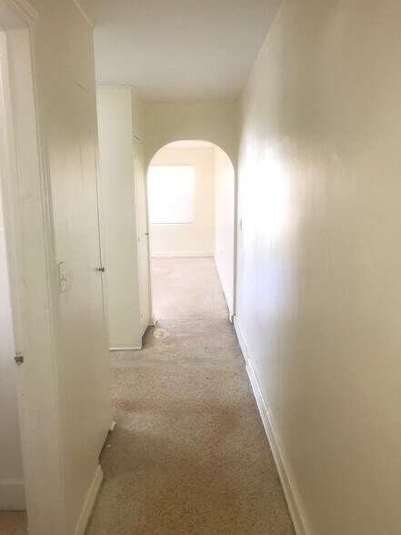 Hallway - 605 S 6th St
