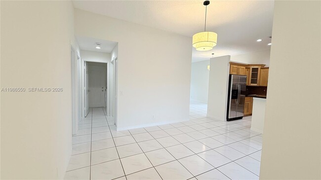 Building Photo - 964 Tanglewood Cir