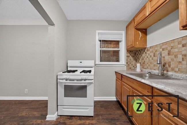 Building Photo - Charming 3 Bedroom home in Detroit Thursday August 6, 2026 @ 7:15p-7:45p