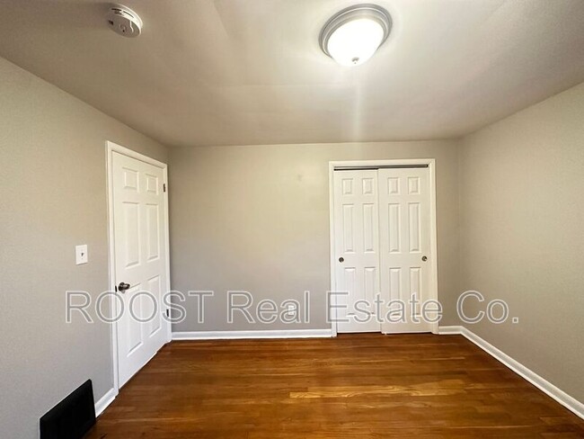 Building Photo - 1545 Garling Ave